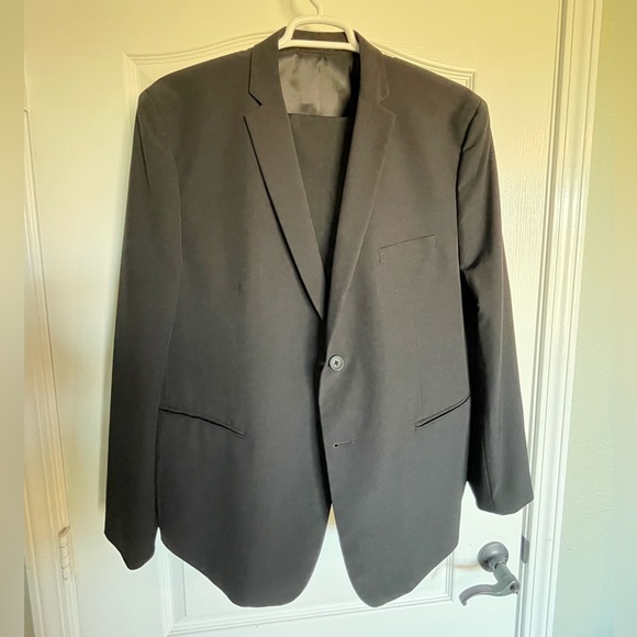 Perry Ellis Machine Washable Tech Suit - Picture 1 of 3